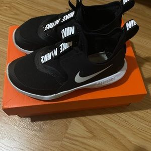 Nike Flex Runner toddler 11, EUC